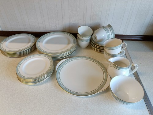 Royal doulton dinner service - royal,