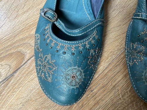 Beautiful fully leather lined - fully,