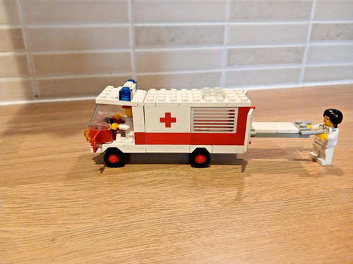 Rare vintage lego ambulance - rare,