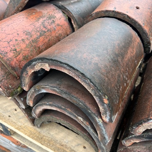 Reclaimed red half round - round, roof