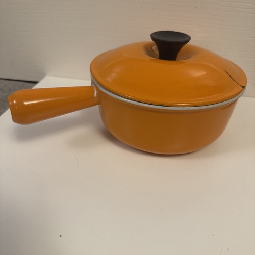 Vintage creuset cast iron - le,