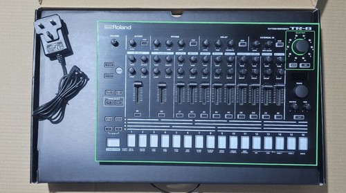 Roland aira rhythm - tr-8,