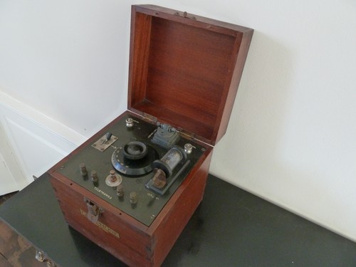 Vintage crystal radio - ,