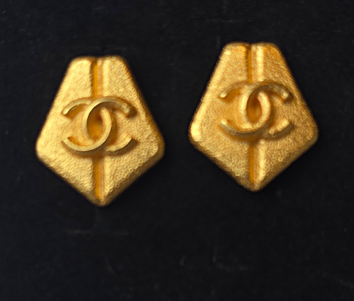Chanel brushed gold tone - gold,
