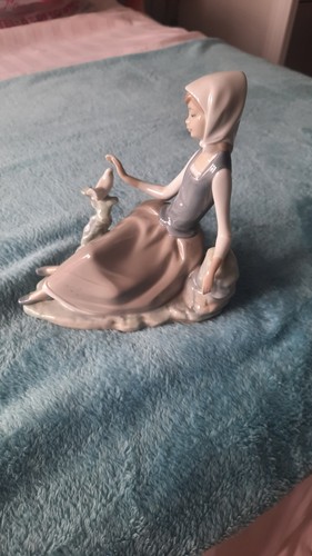 Lladro shepherdess with dove - shepherdess,