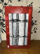 12 Christmas Crackers