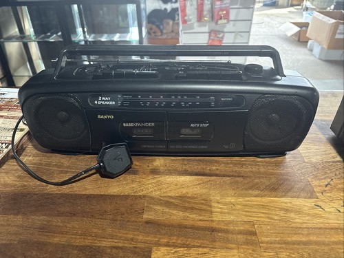 Sanyo radio cassette recorder - radio,