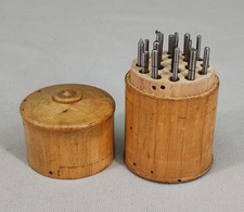 18 VINTAGE WATCHMAKERS