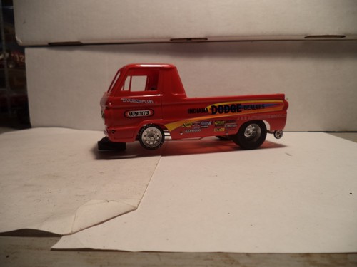 Red wagon - 1/24,