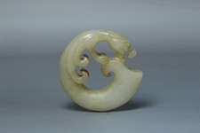 Chinese Antique Old Hetian Jade Hand-Carved Dragon Beast Jade Pendant Statues638