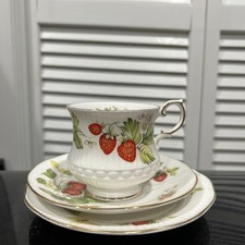 QUEENS Rosina fine bone china virgina strawberry trio footed cup
