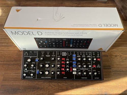 Behringer model analogue - d,