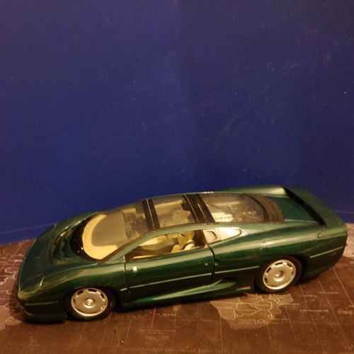 Maisto jaguar xj220 diecast - jaguar,