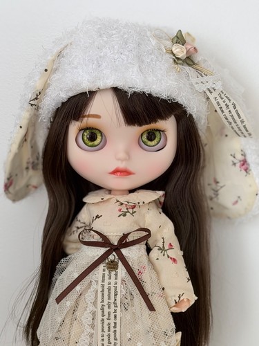 Blythe style doll brown hair - blythe,