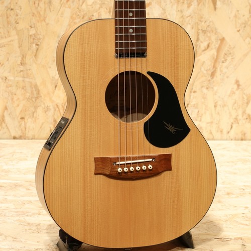 Maton mini 2010 s - maton", 2010's