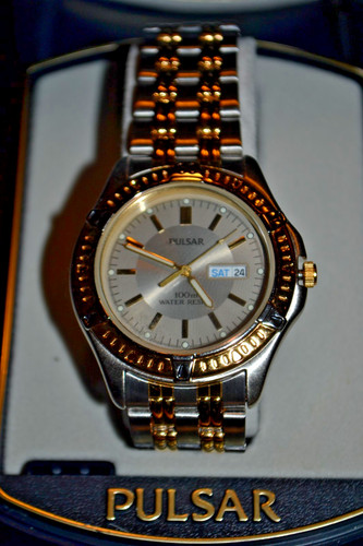 Pulsar date quartz - quartz, by