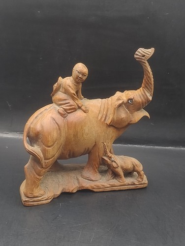 Beautiful vintage hand carved - beautiful,