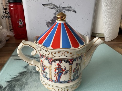 Beautiful sadler teapot - beautiful,
