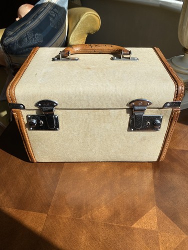 Vintage 1950 train - case, /