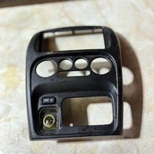 DAIHATSU YRV 2004 CENTRE