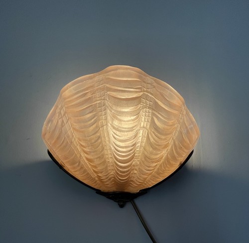 Art deco odeon clam shell - art,