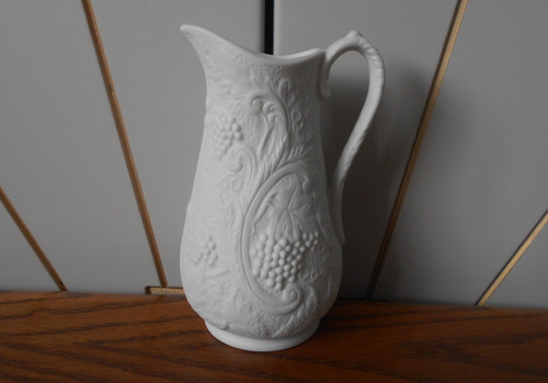 Grape vines small parian - grape,