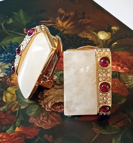 Vintage gold tone - tone, red