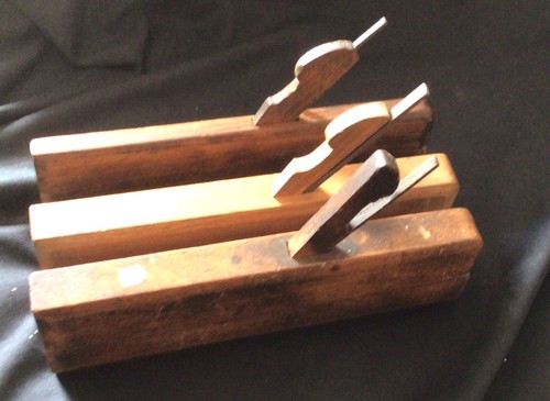 Three vintage wooden moulding - vintage,