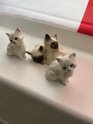 Royal doulton cat figurines - royal,