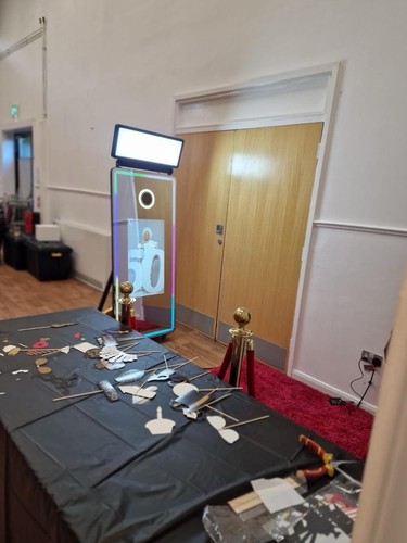 Mirror selfie photobooth - mirror,