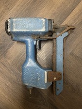 Large Bea Air Pneumatic Air Stapler Gun Staple Nail Gun