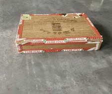 Vintage Wooden Empty cigar Box ,   Flor de la Isabella , Philippines