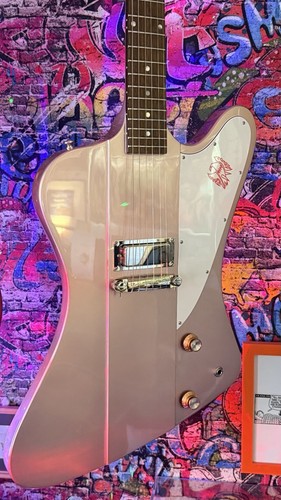 Epiphone inspired gibson - by,
