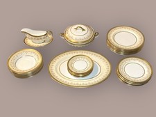 Aynsley Gold Dowery – 35 Piece Dinner Set Fine English Bone China –Service for 8