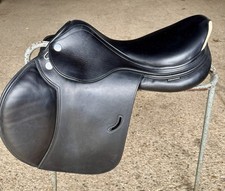 2023 Prestige Paris 17” 32 Jump Saddle