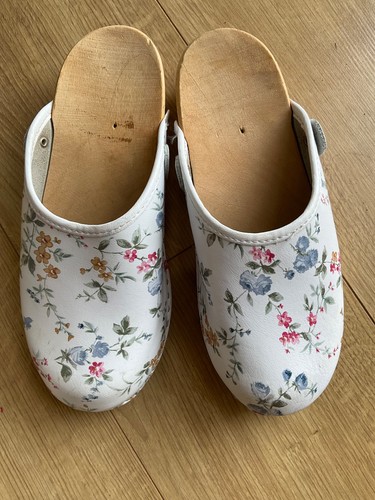 Dutch white floral wooden - dutch,