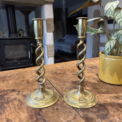 Small brass candlestick pair - candlestick,