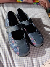Ladies Cosyfeet Shoes. Size 7
