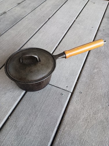 Cast iron saucepan - cast, 6"
