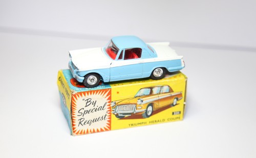 Corgi 231 triumph - corgi,