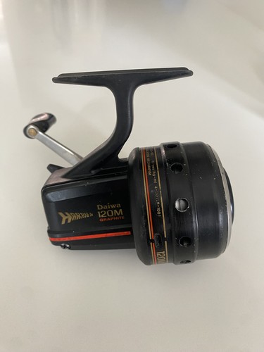 Daiwa closed face fishing reel - face,