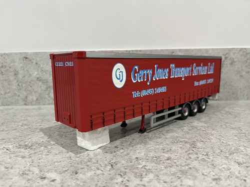 Corgi tri axle curtainside - -, tri-axle