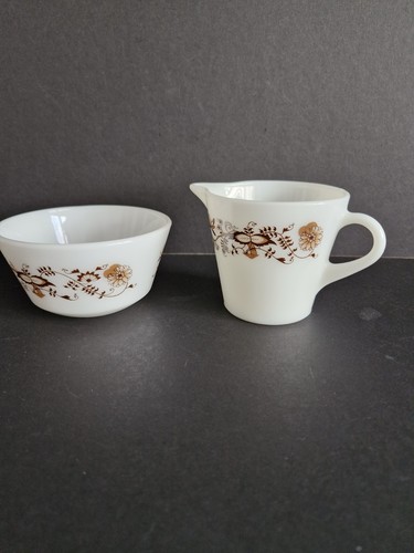 Vintage 1970 pyrex brown - 1970’s,