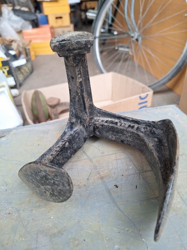 Vintage cast iron shoe last - cast,