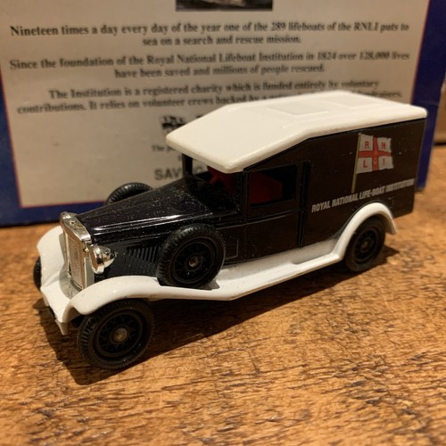 Lledo rnli lifeboat packard - rnli,
