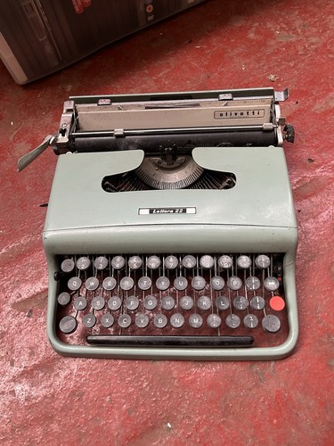 Olivetti lettera typewriter - 22,