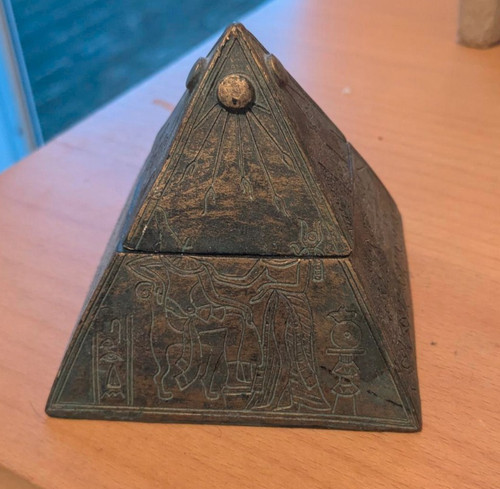 Inch egyptian pyramid - 3,
