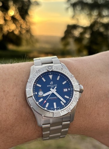 Breitling avenger red - avenger, arrows