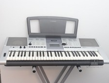 Yamaha PSR e403 - 61 Key Keyboard + Music Stand + 1 Year Warranty