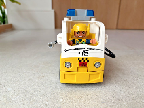 Lego duplo airport - duplo, fuel